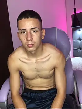 Snapshot of JackSwan18 chatting on October 10, 3:27 am JackSwan18 online show from October 10, 3:27 am