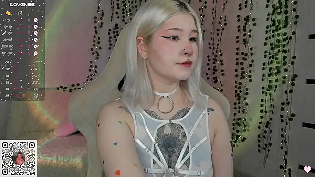 chillycharm online show from January 23, 1:51 am