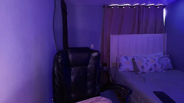 Shenoa1 online show from November 27, 1:13 pm