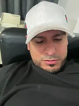 Insaneskillzz69 online show from April 14, 1:50 pm