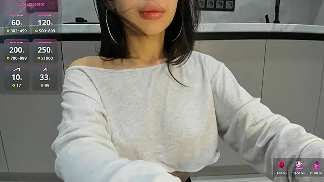 Snapshot of Mia_Meow_ chatting on November 6, 8:32 pm Mia Meow online show from November 6, 8:32 pm