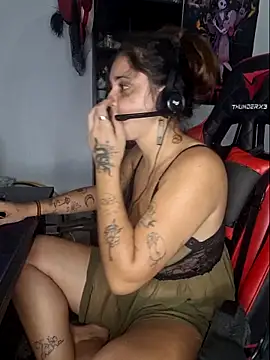 Snapshot of luuhcat09 chatting on October 29, 3:53 am luuhcat09 online show from October 29, 3:53 am