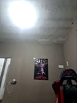 Snapshot of luuhcat09 chatting on November 28, 2:03 am luuhcat09 online show from November 28, 2:03 am