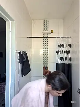 Snapshot of luuhcat09 chatting on December 1, 5:29 pm luuhcat09 online show from December 1, 5:29 pm