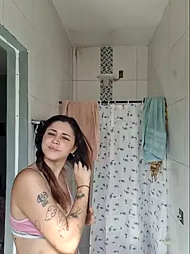 Snapshot of luuhcat09 chatting on December 15, 11:58 am luuhcat09 online show from December 15, 11:58 am