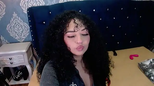 Sofiacowperx online show from March 21, 7:39 pm