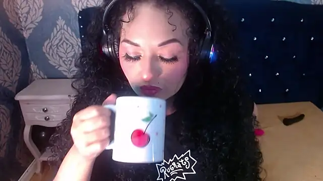 Sofiacowperx online show from April 28, 1:27 pm