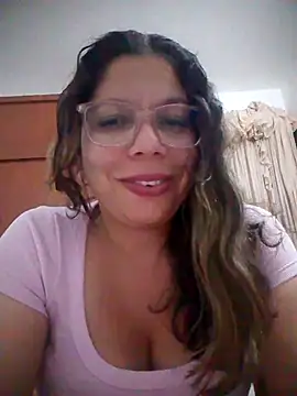 Snapshot of Carliina_Soussa chatting on February 10, 1:21 am Carliina Soussa online show from February 10, 1:21 am