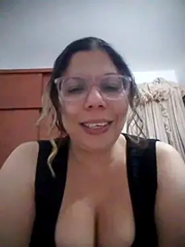 Snapshot of Carliina_Soussa chatting on February 22, 11:03 pm Carliina Soussa online show from February 22, 11:03 pm