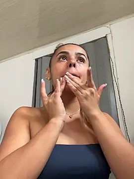 ZoeJohnsoon online show from October 30, 4:30 pm