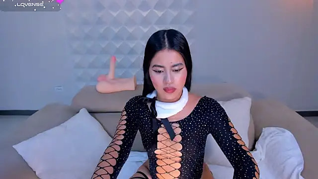 IsabellaHill  online show from December 17, 7:48 pm