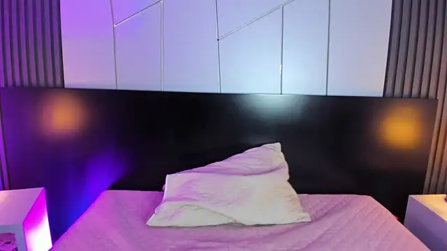 liz goth online show from December 18, 12:40 pm