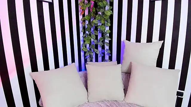 liz goth online show from April 6, 1:34 pm