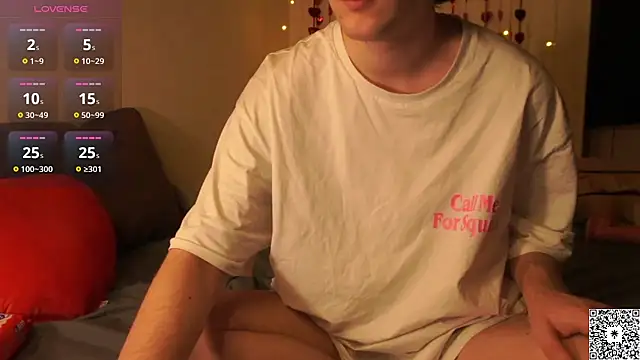 curlyboyy  online show from February 14, 4:47 am