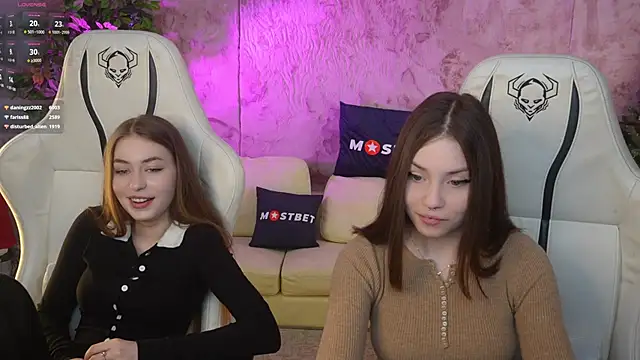 Snapshot of Beatrice_054 chatting on December 25, 12:15 pm Beatrice 054 online show from December 25, 12:15 pm