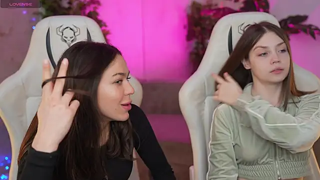 Snapshot of Beatrice_054 chatting on January 15, 9:51 pm Beatrice 054 online show from January 15, 9:51 pm