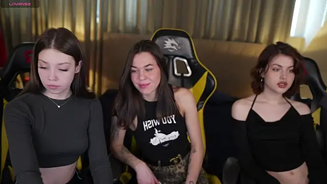 Snapshot of Beatrice_054 chatting on January 29, 12:45 pm Beatrice 054 online show from January 29, 12:45 pm