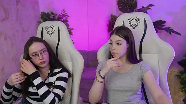 Snapshot of Beatrice_054 chatting on January 31, 8:12 pm Beatrice 054 online show from January 31, 8:12 pm