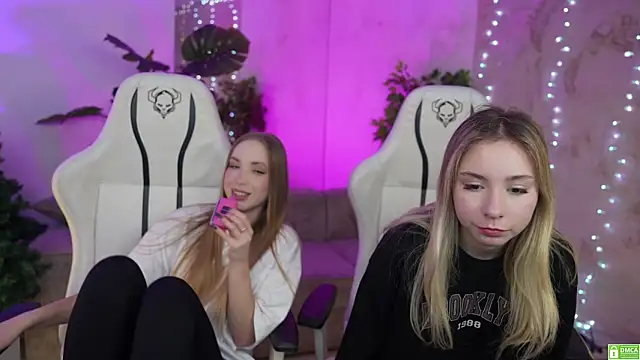 Snapshot of Beatrice_054 chatting on February 2, 11:51 am Beatrice 054 online show from February 2, 11:51 am