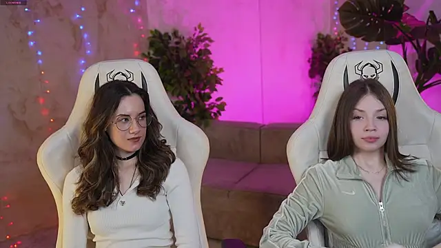 Snapshot of Beatrice_054 chatting on February 11, 11:32 am Beatrice 054 online show from February 11, 11:32 am