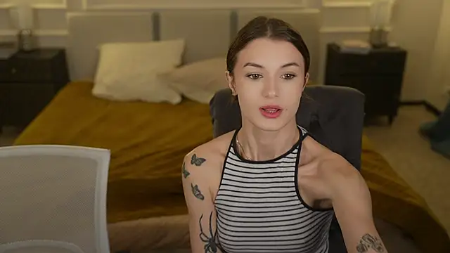 Snapshot of Beatrice_054 chatting on February 13, 7:13 am Beatrice 054 online show from February 13, 7:13 am