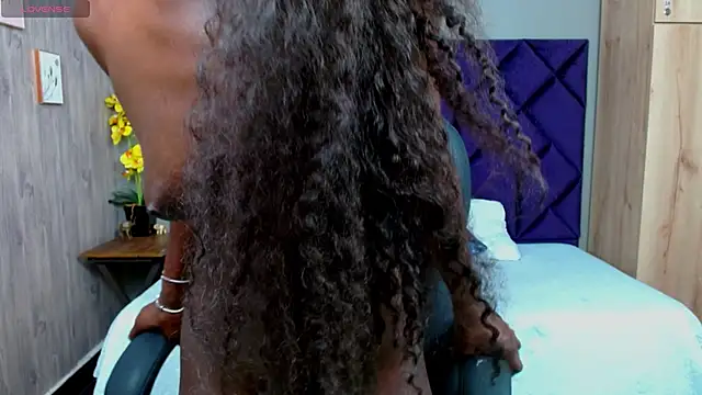 Nahomi-Hill online show from January 18, 11:33 pm