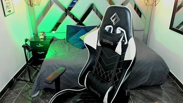 Nahomi-Hill online show from February 1, 11:16 pm