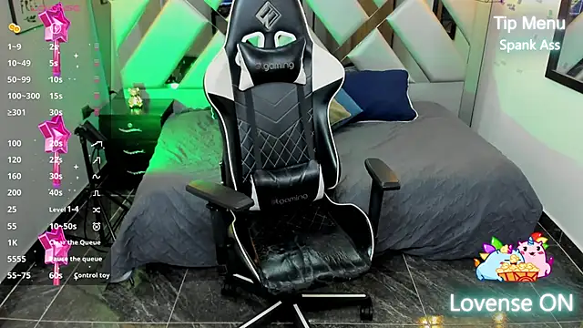 Nahomi-Hill online show from February 2, 2:17 am