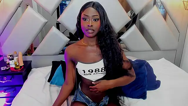 Nahomi-Hill online show from February 28, 9:01 pm