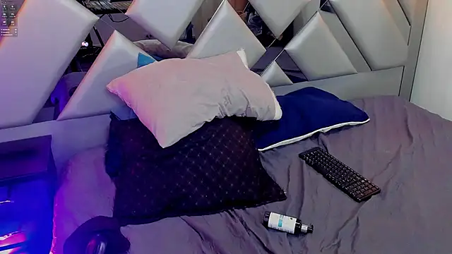 Nahomi-Hill online show from March 16, 1:38 am