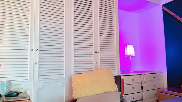 Snapshot of Adel_Nesbiit chatting on June 15, 7:38 pm Adel Nesbiit online show from June 15, 7:38 pm