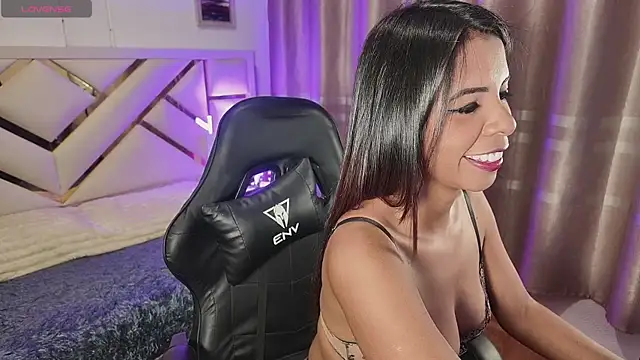 carolineamber  online show from June 3, 1:08 am