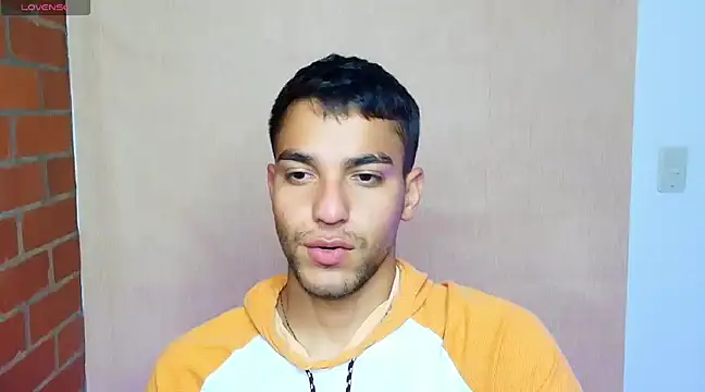 Snapshot of Leandro_valenzuela chatting on March 4, 12:29 am Leandro valenzuela online show from March 4, 12:29 am