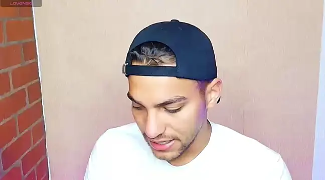 Snapshot of Leandro_valenzuela chatting on March 5, 10:21 pm Leandro valenzuela online show from March 5, 10:21 pm