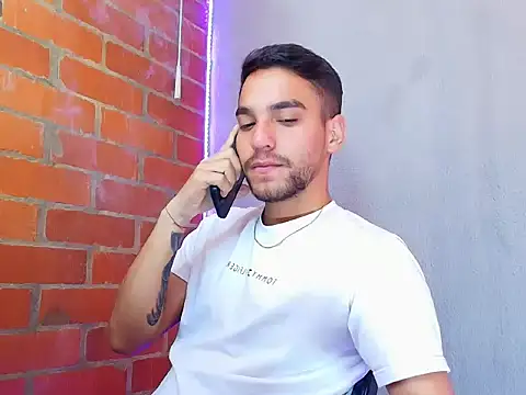 Snapshot of Leandro_valenzuela chatting on October 2, 6:04 pm Leandro valenzuela online show from October 2, 6:04 pm