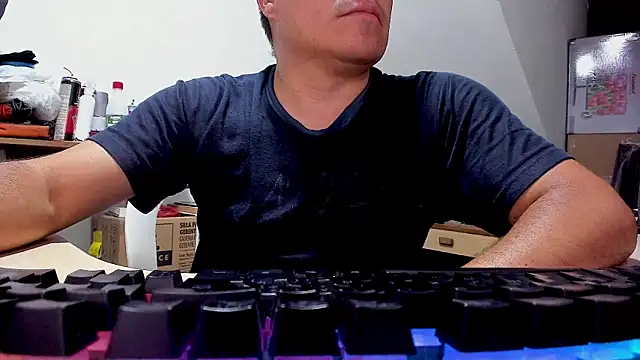 Snapshot of Jhonatan_Morales_S chatting on October 18, 4:15 am Jhonatan Morales S online show from October 18, 4:15 am