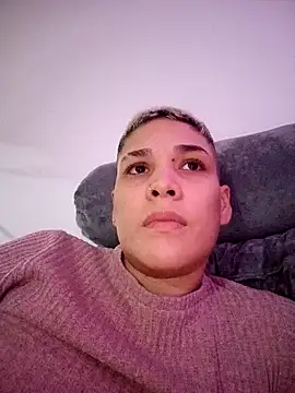 Snapshot of Charlee_pink chatting on December 6, 9:21 am Charlee pink online show from December 6, 9:21 am