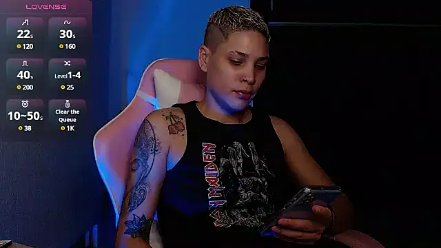 Snapshot of Charlee_pink chatting on December 10, 12:50 am Charlee pink online show from December 10, 12:50 am