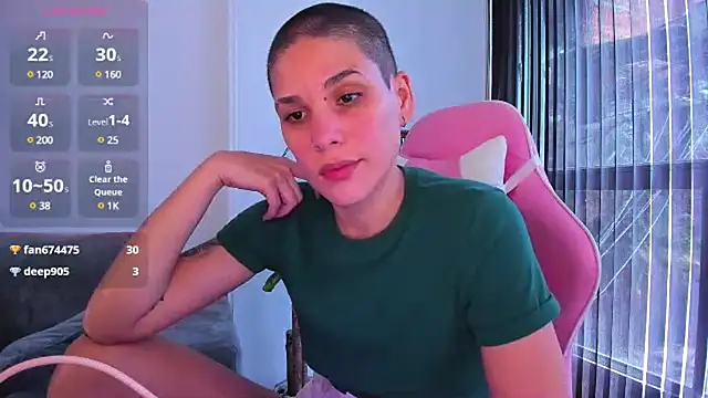Snapshot of Charlee_pink chatting on December 22, 4:17 pm Charlee pink online show from December 22, 4:17 pm