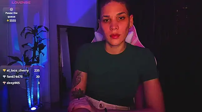 Snapshot of Charlee_pink chatting on December 22, 11:20 pm Charlee pink online show from December 22, 11:20 pm