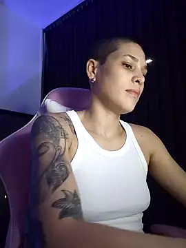 Snapshot of Charlee_pink chatting on December 29, 8:11 am Charlee pink online show from December 29, 8:11 am