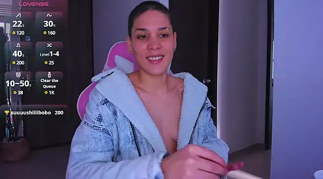 Snapshot of Charlee_pink chatting on January 4, 2:25 pm Charlee pink online show from January 4, 2:25 pm