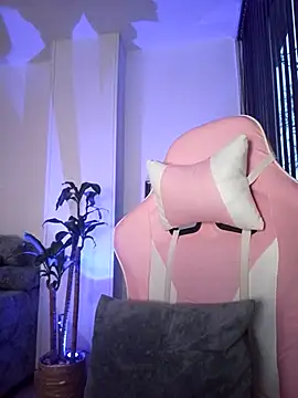 Snapshot of Charlee_pink chatting on January 5, 11:01 pm Charlee pink online show from January 5, 11:01 pm