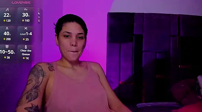 Snapshot of Charlee_pink chatting on March 20, 1:46 am Charlee pink online show from March 20, 1:46 am
