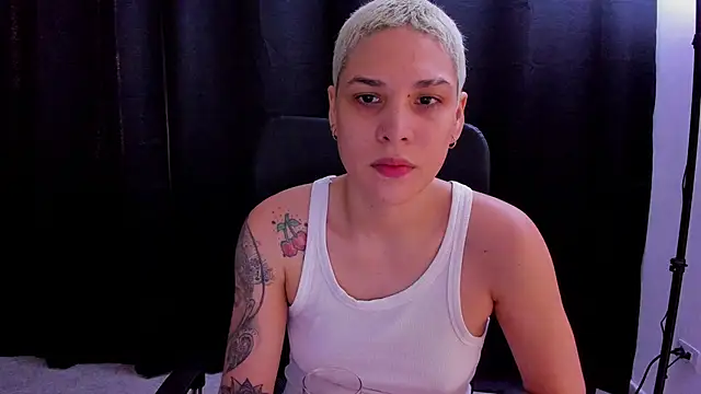Snapshot of Charlee_pink chatting on September 16, 1:12 pm Charlee pink online show from September 16, 1:12 pm