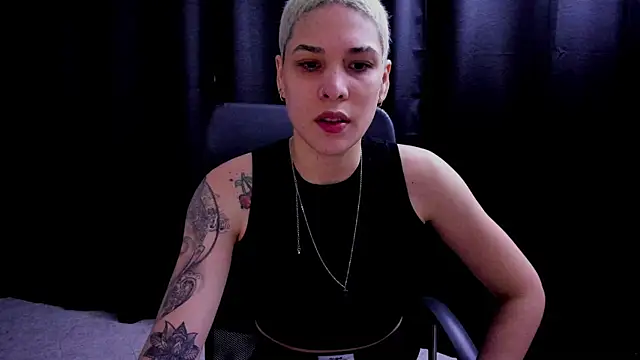 Snapshot of Charlee_pink chatting on September 19, 2:02 am Charlee pink online show from September 19, 2:02 am