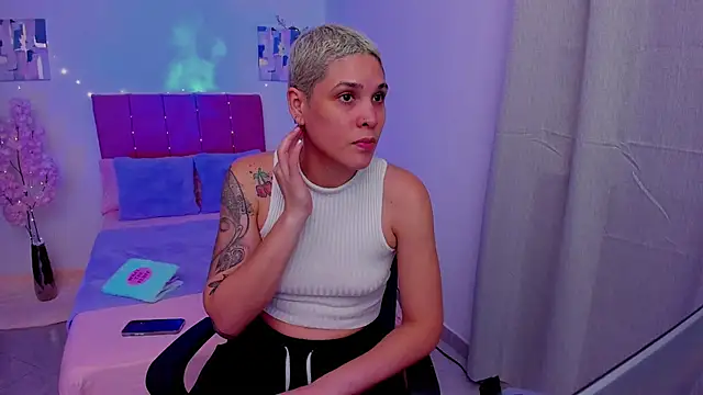 Snapshot of Charlee_pink chatting on September 22, 12:45 am Charlee pink online show from September 22, 12:45 am
