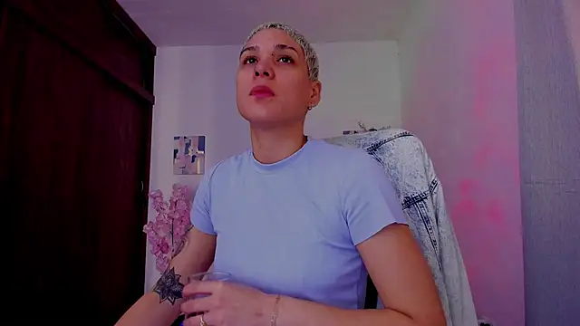 Snapshot of Charlee_pink chatting on September 26, 1:37 pm Charlee pink online show from September 26, 1:37 pm