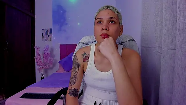 Snapshot of Charlee_pink chatting on September 28, 1:00 am Charlee pink online show from September 28, 1:00 am
