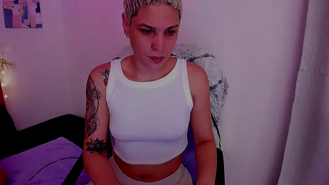 Snapshot of Charlee_pink chatting on October 5, 5:00 pm Charlee pink online show from October 5, 5:00 pm